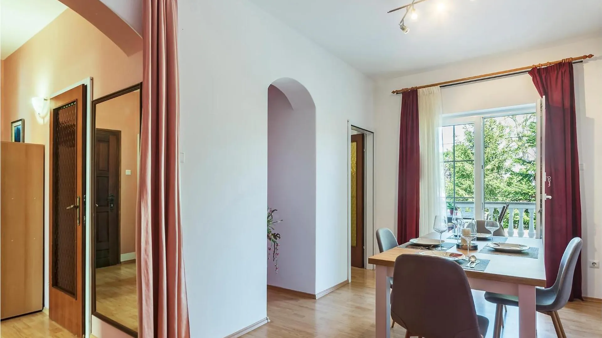 2 Bedroom Beautiful Apartment In Valtura